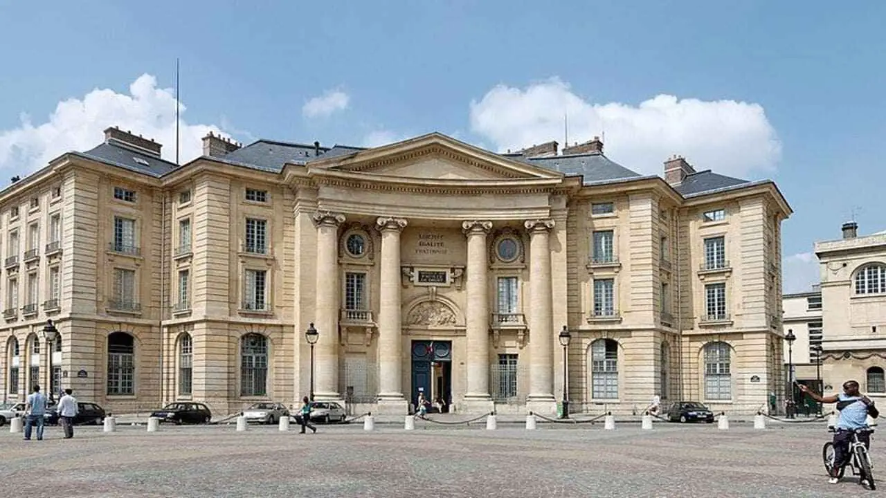 A Historical Overview of the Oldest Colleges in Paris